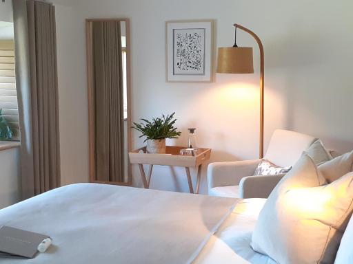 Lancaster Barn - Housity