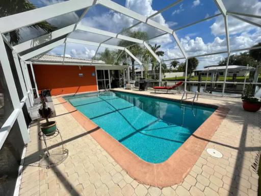 Heated Pool Paradise, Gulf Access, Pet Friendly - Housity