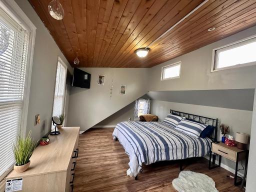 Pet friendly Home in Poughkeepsie- Hot Tub- Private cook experience option - Housity