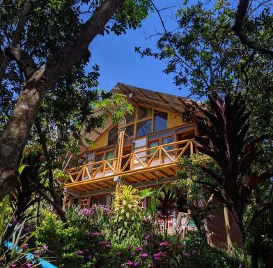 Eco Hotel Manu Viajeros - Housity