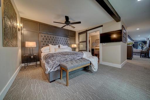 Town Square Retreat - Housity