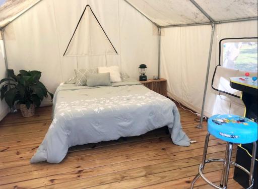 Redlands Escape Luxury Tent - Housity