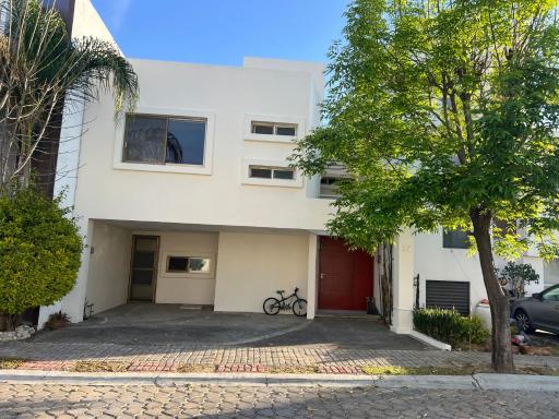 Hermosa casa fraccionamiento exclusivo - Housity