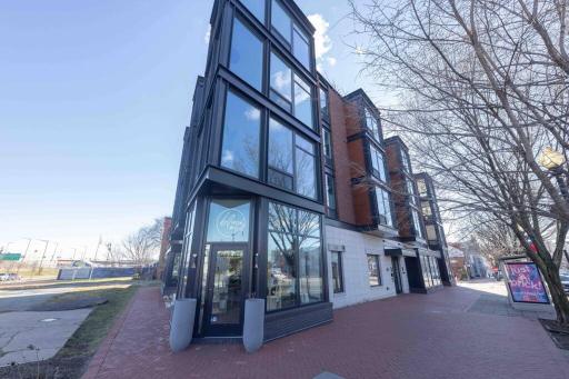 Gorgeous Upscale Condo w/ Direct Views of Capitol Building and Nat’l Monument! - Housity
