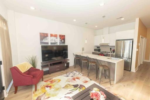 Luxurious Apartment Suite In The Heart of The City - Housity