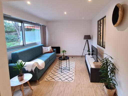 5mn Perfumeries & Old Town, Free Small Parking - Housity