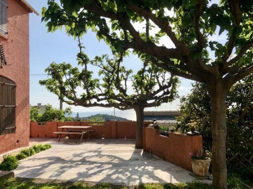 Bel appartement bas de villa entre mer et montagne - Housity