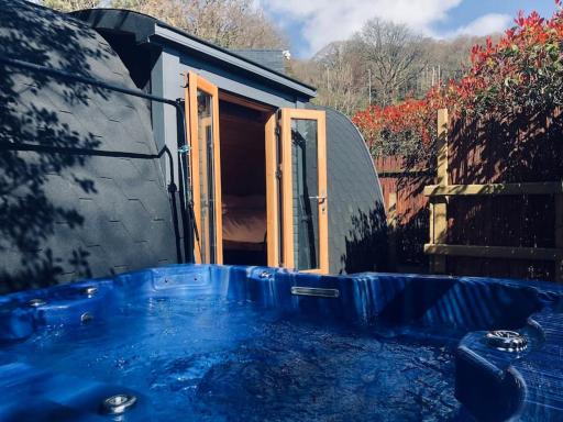 River Side Cabin with Hot tub Snowdonia - Housity