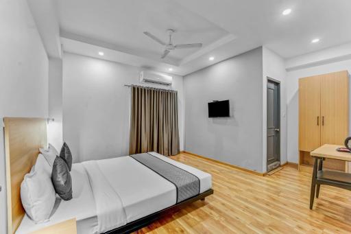 Upar Hotels Nungambakkam Nearby US Consulate Apollo hospital Sankara Nethralaya - Housity