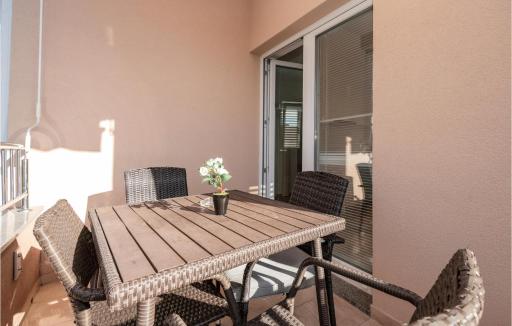 Lovely Apartment In Gradac With Kitchen - Housity