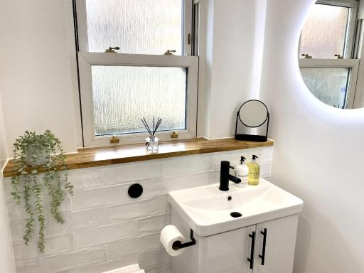 Stunning Beach Themed 2 Bed Apartment - Housity