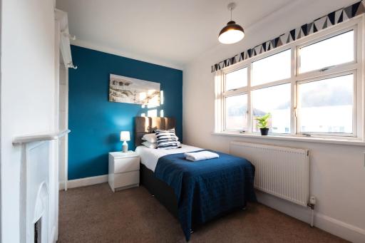 Comfortable and convenient stay 3 bed house - Housity