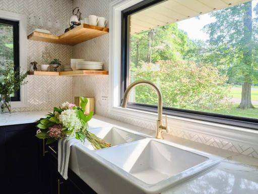 Cedar-Side House - 2 Bedroom Bungalow Minutes From Downtown Galt - Housity
