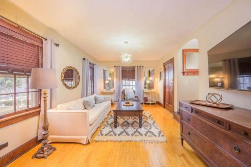 Downtown Glam at Lawrence - Housity