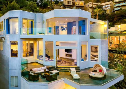 Hollywood Hills Modern Sanctuary–Jaw Dropping View - Housity