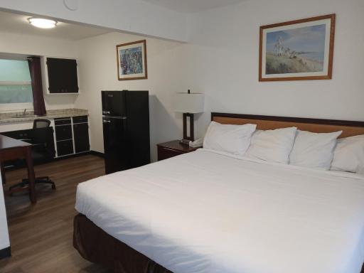 Blue Coast Inn & Suites - Housity