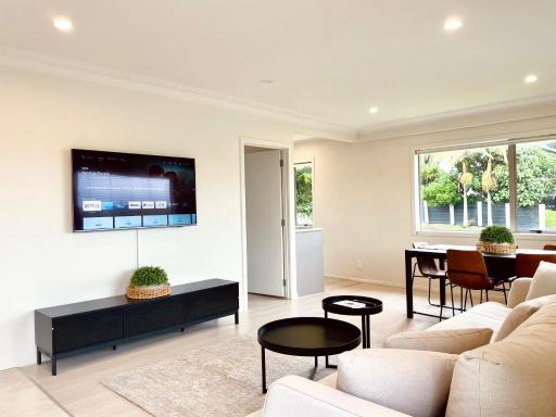 Entire 3 bedroom house! BEST LOCATION!! - Housity