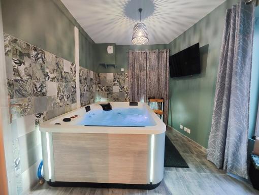 Jacuzzi privatif - Suite Amazonie - 1 ou 2 chambres - Housity