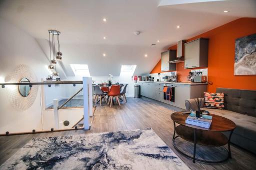 Apartment 4 - The Crescent - Housity