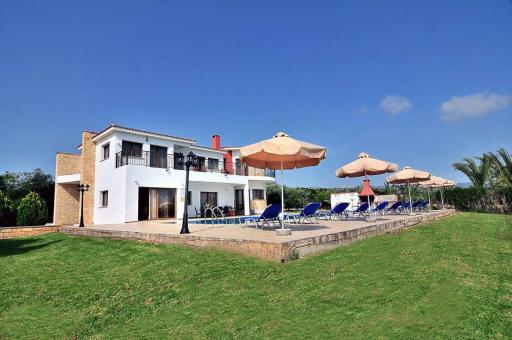 Impressive Large Villa Huge Heated Pool Garden - Housity