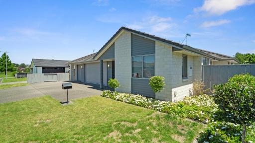The Lakehouse - Tauranga Holiday Home - Housity