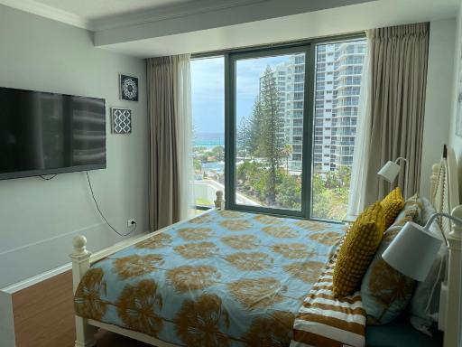 Lovely Ocean Viewed Studio Room next to the Beach - Housity