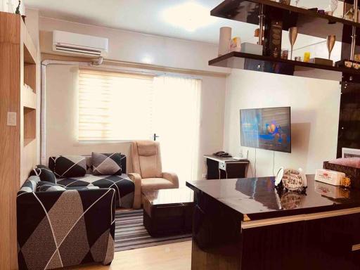 Santa Ana, 1BR condo w/ balcony - Housity