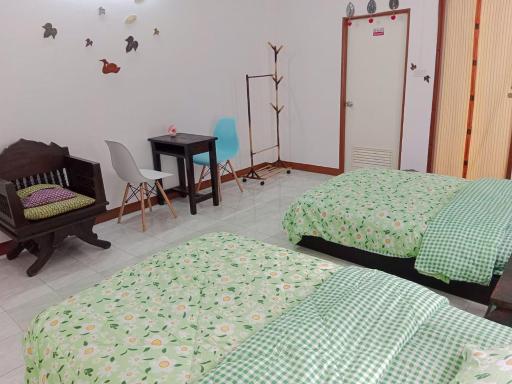 Free 1 set breakfast if book 48h before check in time1 No dog pls No breakfast on Sunday 10min taxi Airport train 2min walk 7-11 - Hizvo