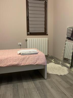 Private room with balcony-NETFLIX - Housity