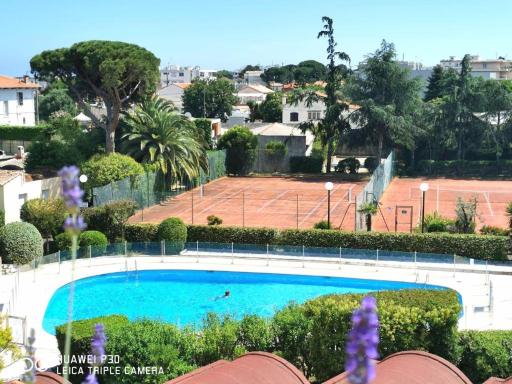 2 Pièces Climatisé-WIFI / 4 voyageurs / Boxe Privé / 2 piscines / 2 tennis / Pétanque / PingPong - Hizvo
