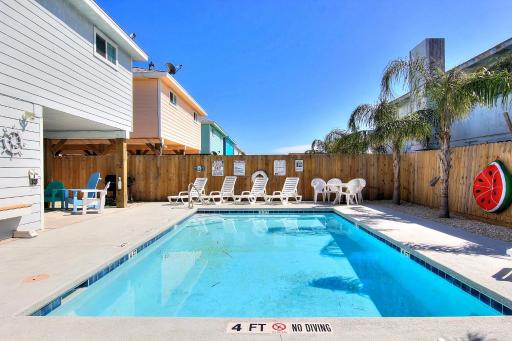Bikinis and Martinis - House - Housity