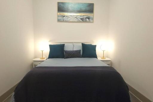 Close to Everything Luxury Apartment - Housity