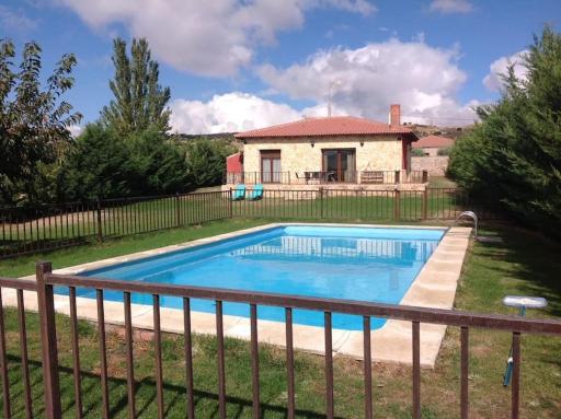 Nido con jacuzzi y piscina privada y 1.100m2 - Housity