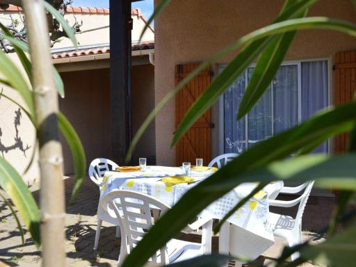 Charmant pavillon à 300m de la plage, 3 pièces, mezzanine, terrasse, 4 couchages - Saint Pierre La Mer - FR-1-229D-83 - Housity