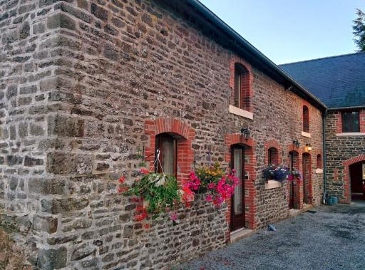 Stable conversion in idyllic rural location, close to the coast - Housity