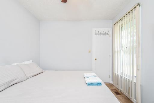 The Blue Burble Inn - Housity
