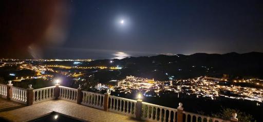 Der Thron von Torrox - Villa Sorpresa - Housity