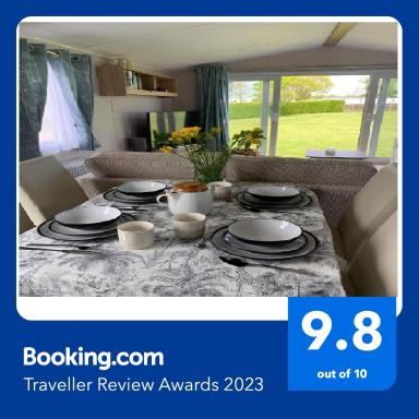 Skegness,North shore holiday park , new 8 berth caravan for rent - Housity