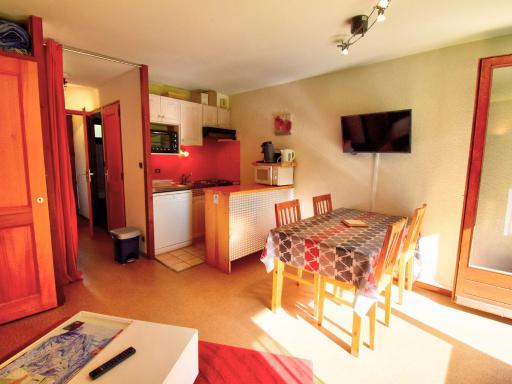 Appartement cosy 2 pièces, proche centre Morzine, balcon, parking, animaux admis - FR-1-524-24 - Housity