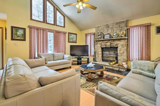 Pet-Friendly Poconos Vacation Rental with Hot Tub! - Housity