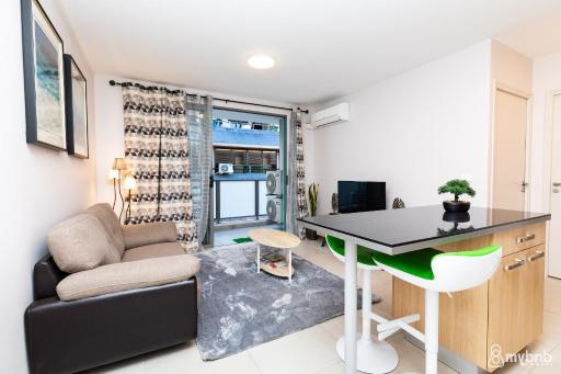 Tepahi Seafront Lodge in Papeete - Housity