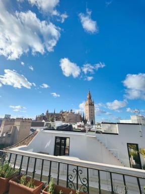 Lovely 1-bedroom loft with terrace. Amazing view. - Housity