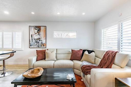 Modern Rustic Stay with Hot Tub near Downtown - Housity