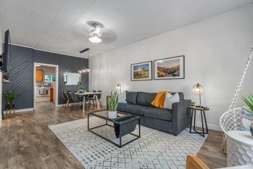 Raptor Retreat l Central l Big Dinosaur l Sleeps 9 - Housity