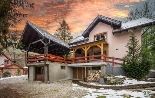 Gorgeous Home In Novo Zvecevo With Wifi - Housity