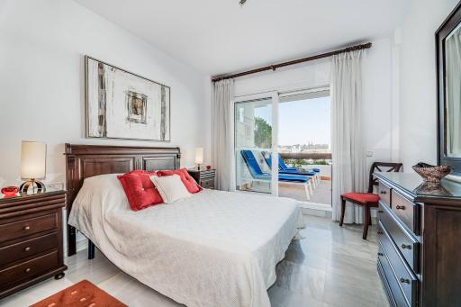 Great Location, Spacious And Beautiful Apartment - Housity