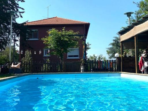 Appartement dans maison individuelle, piscine - Housity