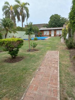 Hermosa casa con pileta - Housity