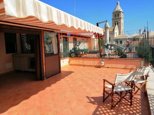 Bellissima mansarda vista cattedrale - Housity