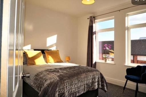 Large 5 Bed town house in Kettering town centre - Housity